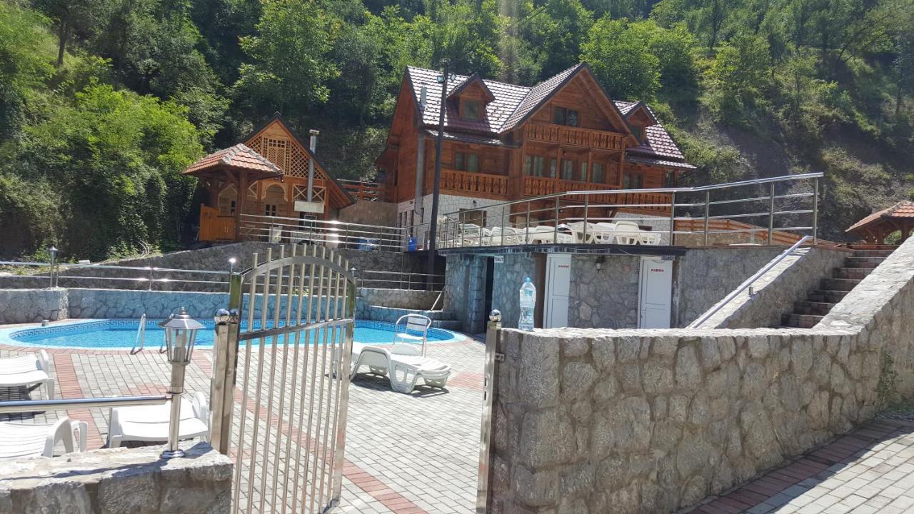 הוילה Užice Izvor Bazeni Vrela מראה חיצוני תמונה